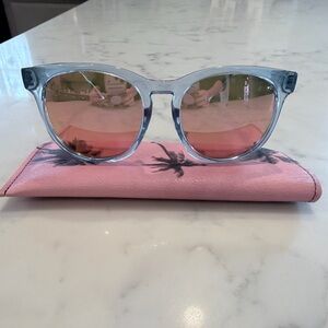 Blenders polarized Sunglasses and case